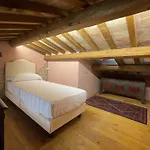 לינה וארוחת בוקר Corte Landriani 3*