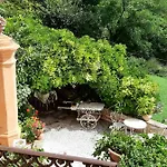 לינה וארוחת בוקר Corte Landriani 3*