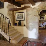 לינה וארוחת בוקר Corte Landriani 3*