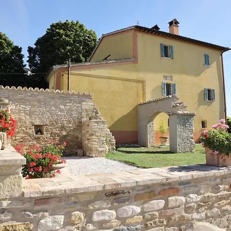 Corte Landriani לינה וארוחת בוקר Montefelcino
